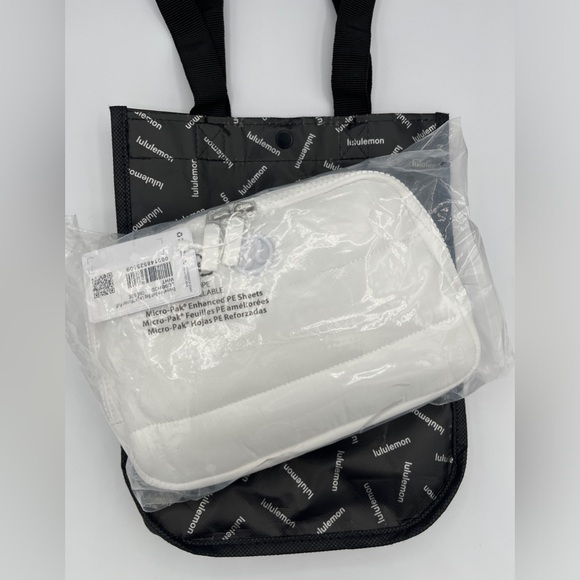 NEW⭐️LULULEMON Everywhere Belt Bag Large Wunder Puff 2L. Tote included. White. - Picture 1 of 9